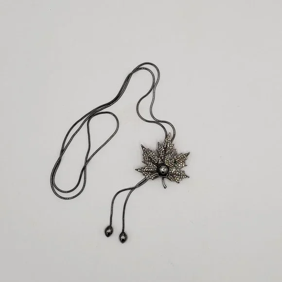 Slide Maple Leaf Bolo Tie